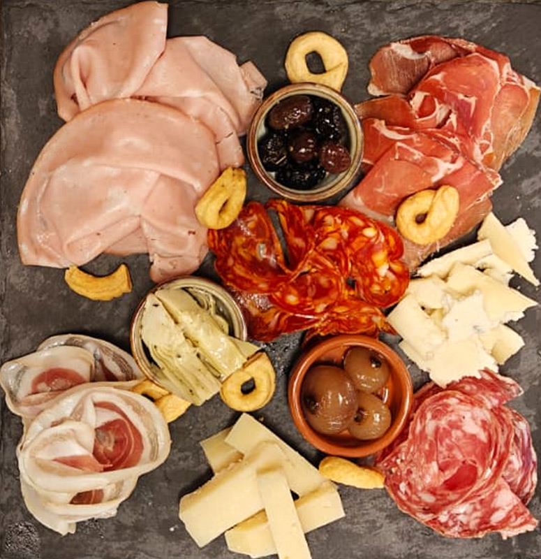Stuzzichini & Taglieri